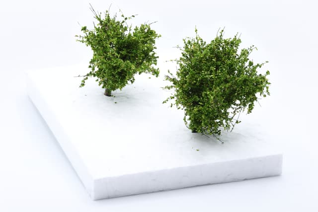 Set of 2 medium-sized bushes of medium-green color, scale 1:87 / H0