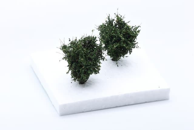Set of 2 medium-sized bushes of dark green color, scale 1:87 / H0