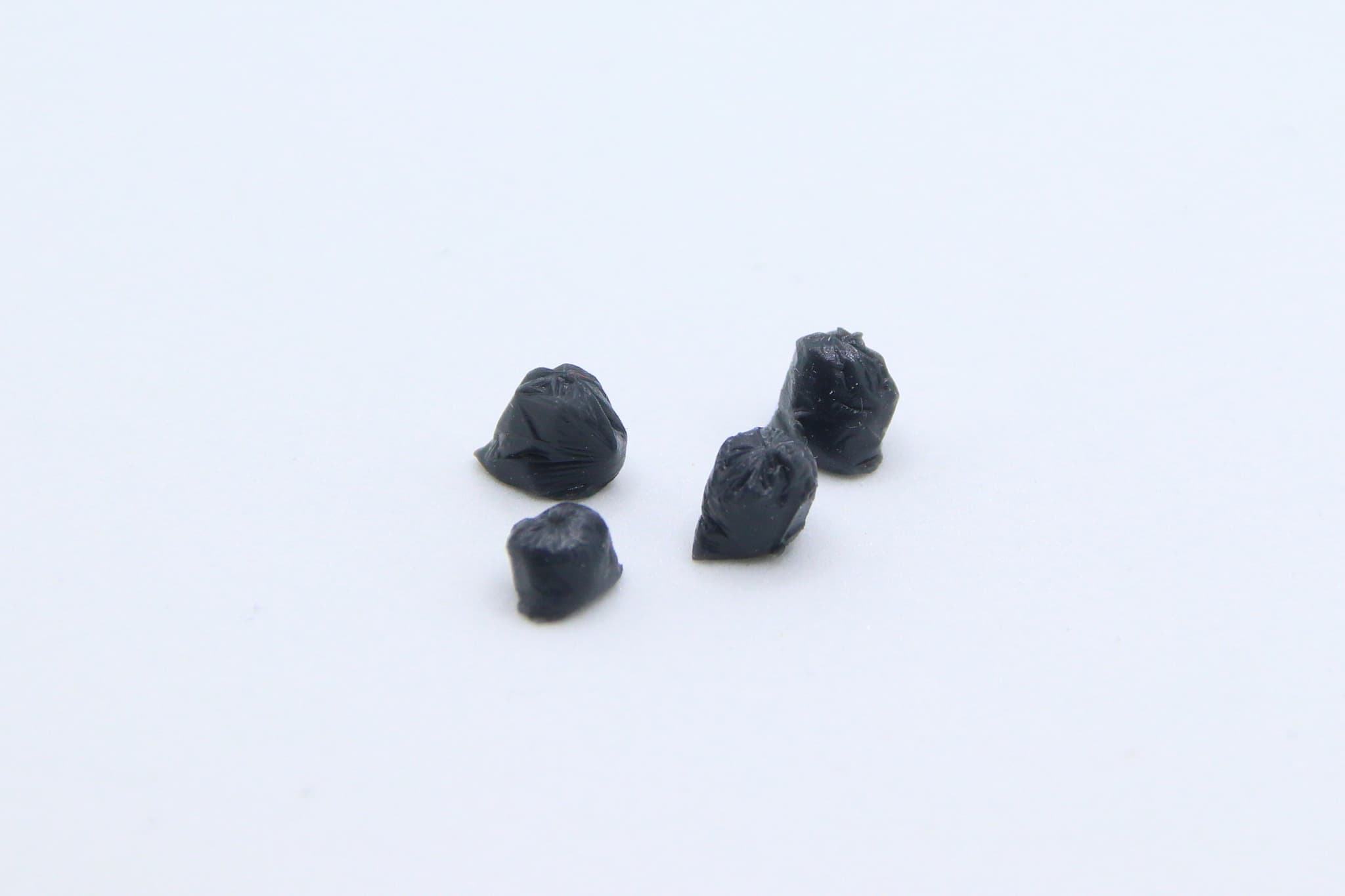 4 anthracite colored garbage bags in H0