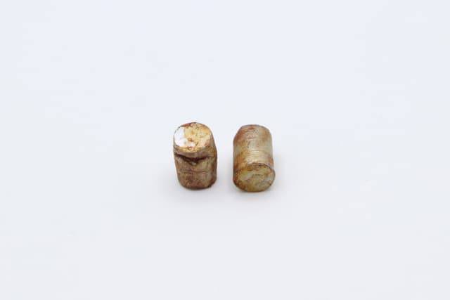 2 rusty oil drums in H0 scale