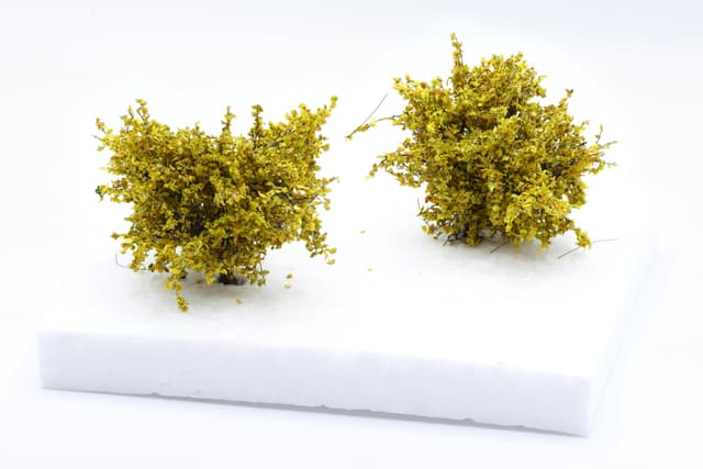 Set of 2 medium-sized bushes in light green, scale 1:87 / H0