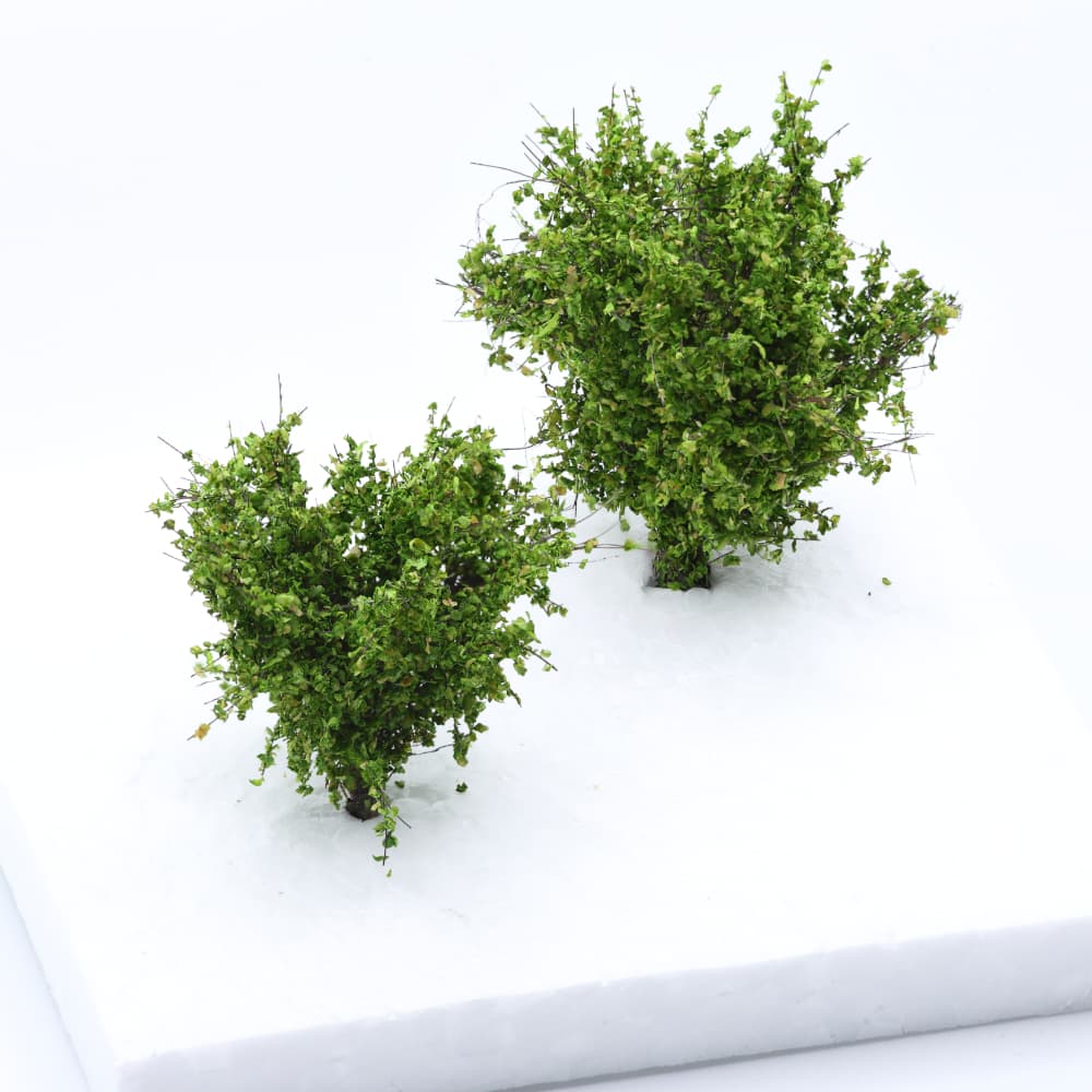 Set of 2 medium-sized bushes in medium green, scale 1:87 / H0