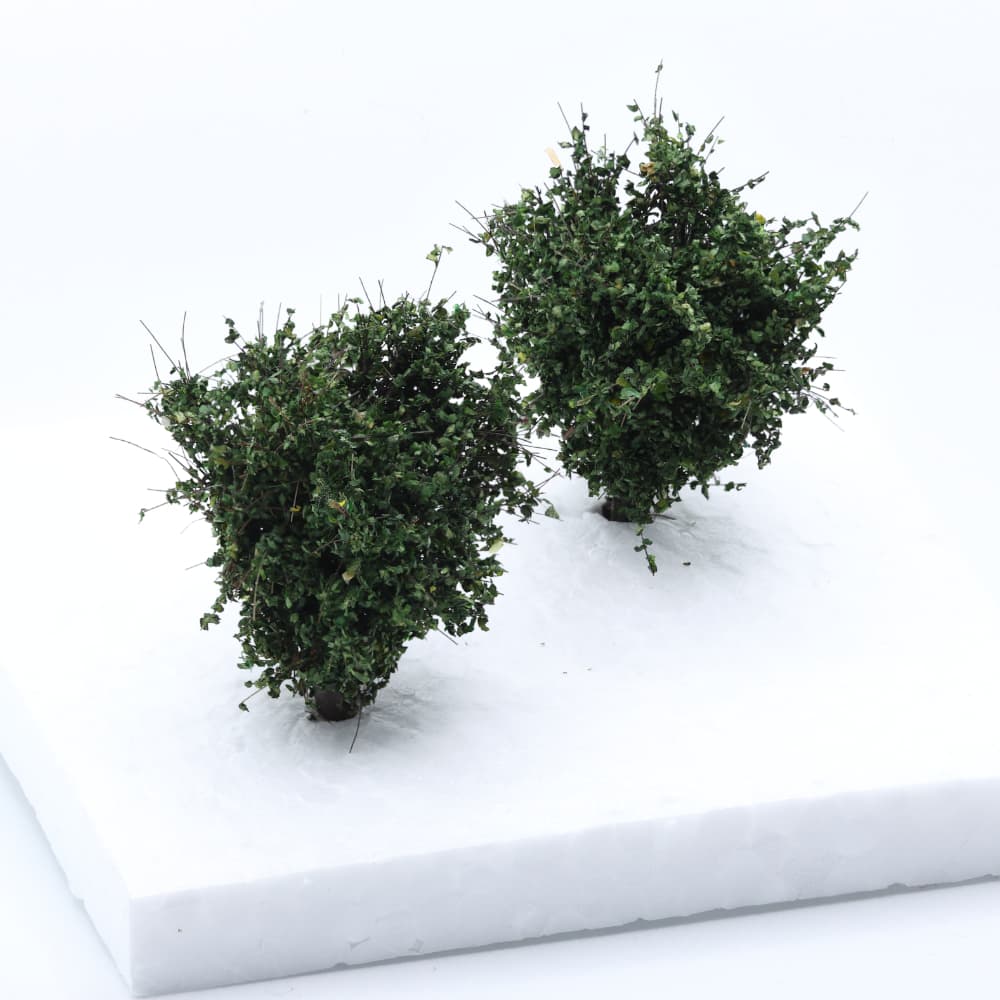 Set of 2 medium-sized bushes in dark green, scale 1:87 / H0