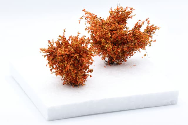 Set of 2 medium-sized bushes in orange, scale 1:87 / H0